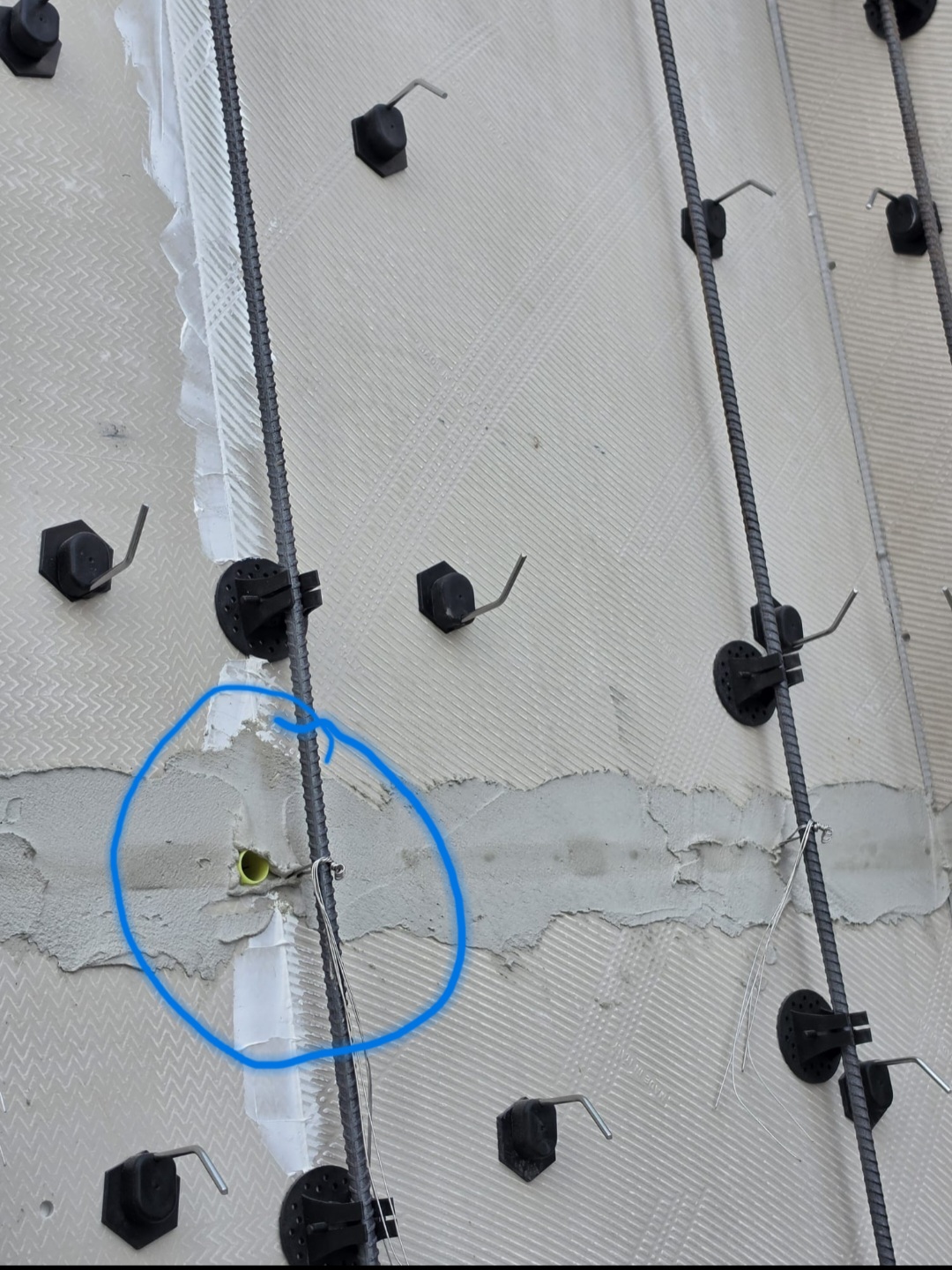 כיפה לברזל שומר מרחק לגרניט פורצלן, ברנוביץ, מצע רך