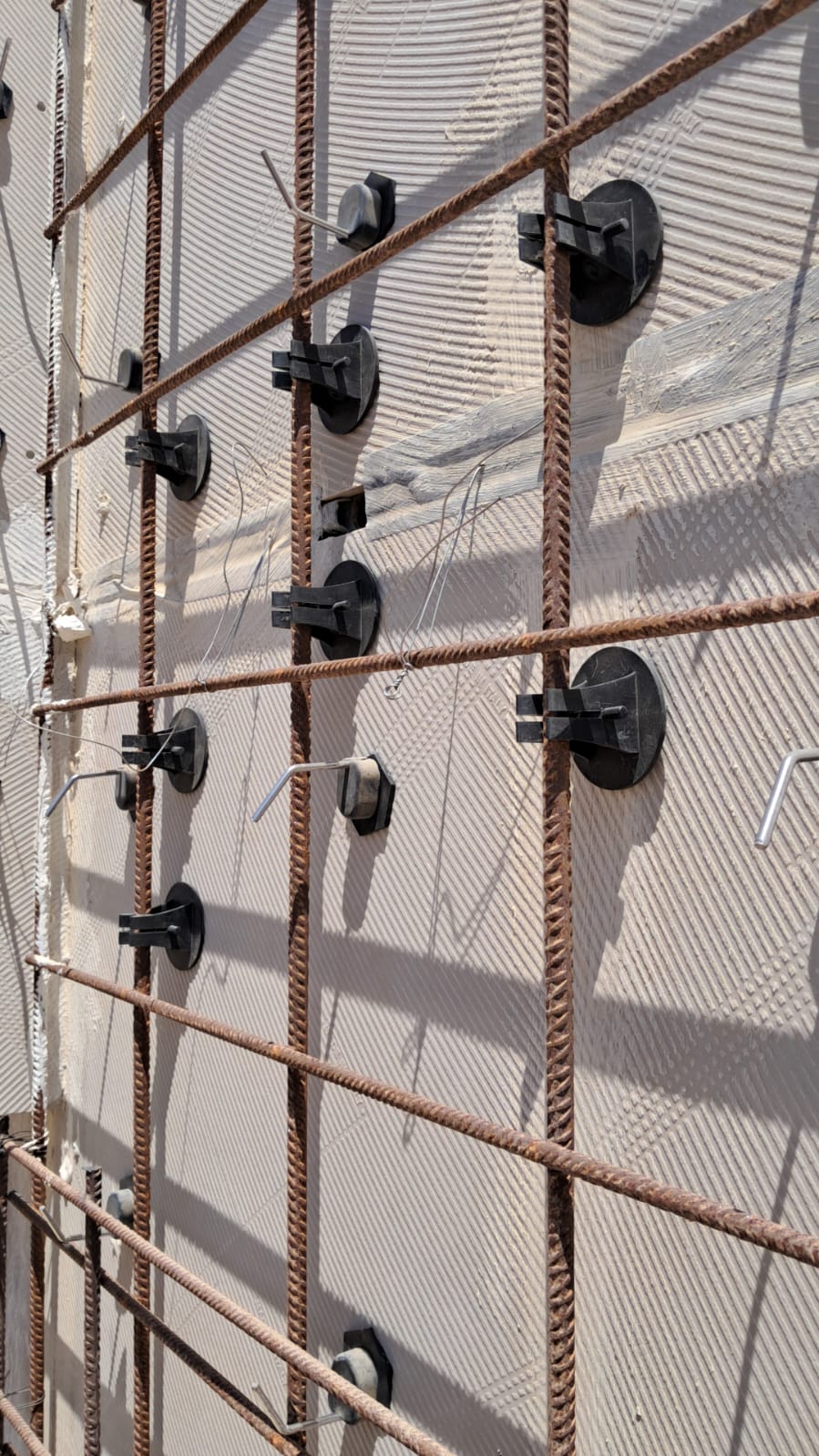 כיפתה לברזל .שומר מרחק לגרניט פורצלן/ברנוביץ