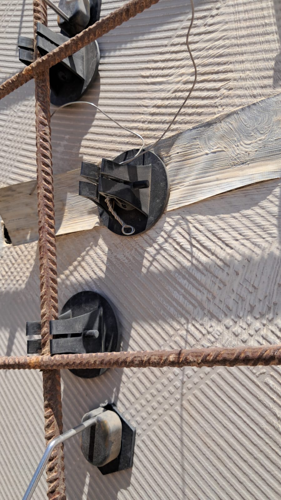 כיפתה לברזל .שומר מרחק לגרניט פורצלן/ברנוביץ