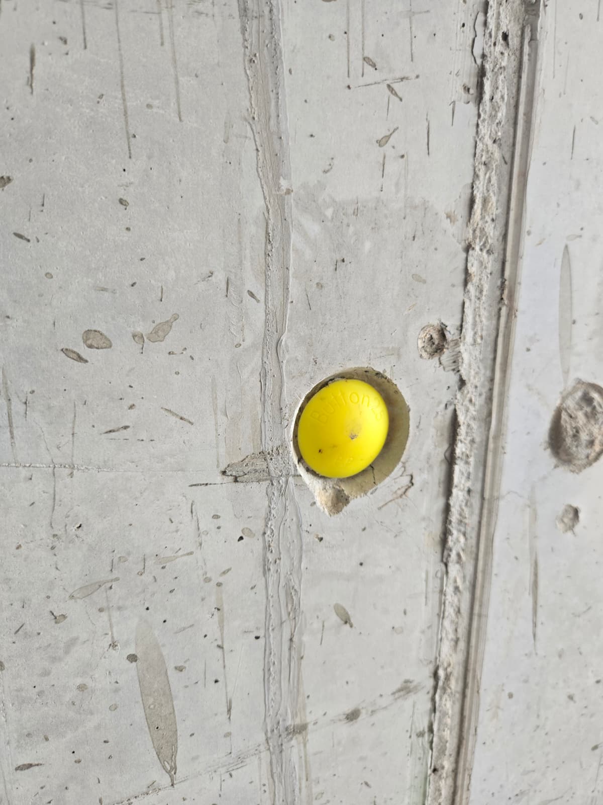 25 Button אטם מאושר פקע"ר להרכבה בהלימת פטיש בקיר חיצוני או פנימי בצינור מרירון לממ"ד או מאגר מים/לקיר קונסטרוקטיבי